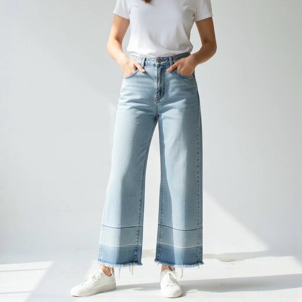 Women’s Habitual Wide Leg Jean High Rise Light Wash Raw Hem, size 4/27 EUC